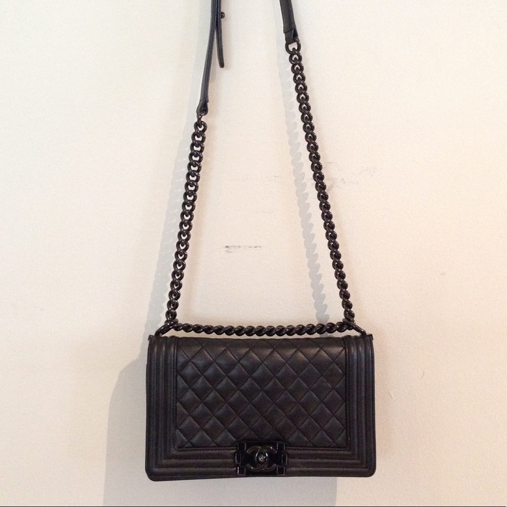CHANEL 'So Black' Boy bag used